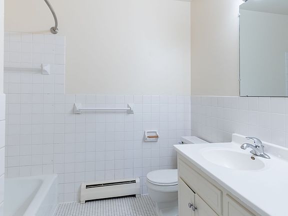 5th image of 1075 Waterloo Ave #1073273C