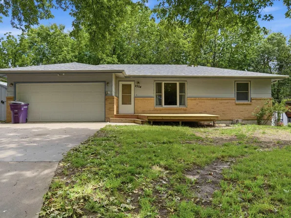 2304 Terry Way, Manhattan, KS 66502