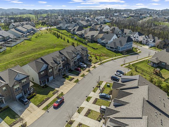 4th image of 3020 Sassafras Ln