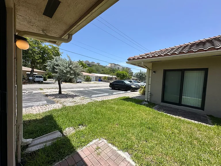 1035 NE 10th Ave — Photo 19