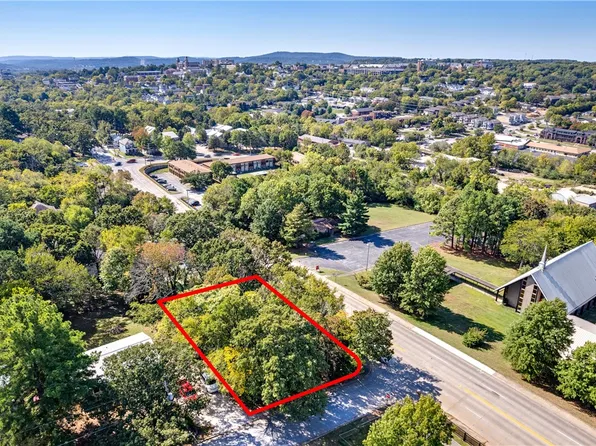 W Holly St #7, Fayetteville, AR 72703