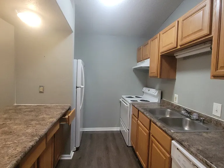 900 Candlewood Dr NW #D — Photo 4