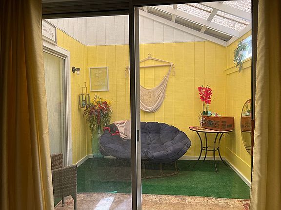 Atrium/sunroom