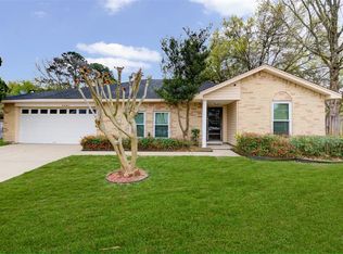 5685 Country Glen St, League City, TX 77573