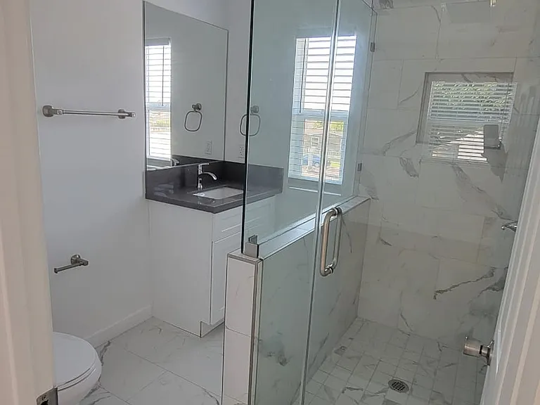 Full Bathroom #2 ( Upstairs)