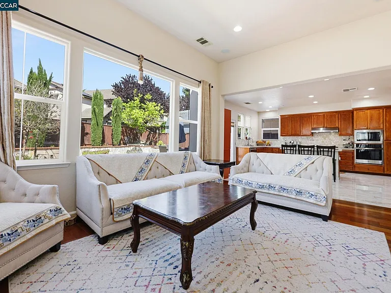 165 Paddington Ct — Photo 3