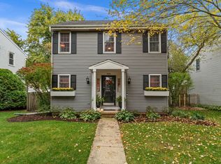 920 Britta Ln, Geneva, IL 60134