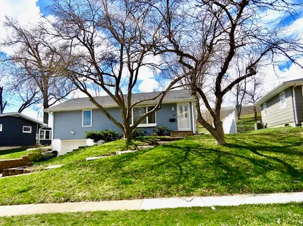 1642 24th St NW, Cedar Rapids, IA 52405