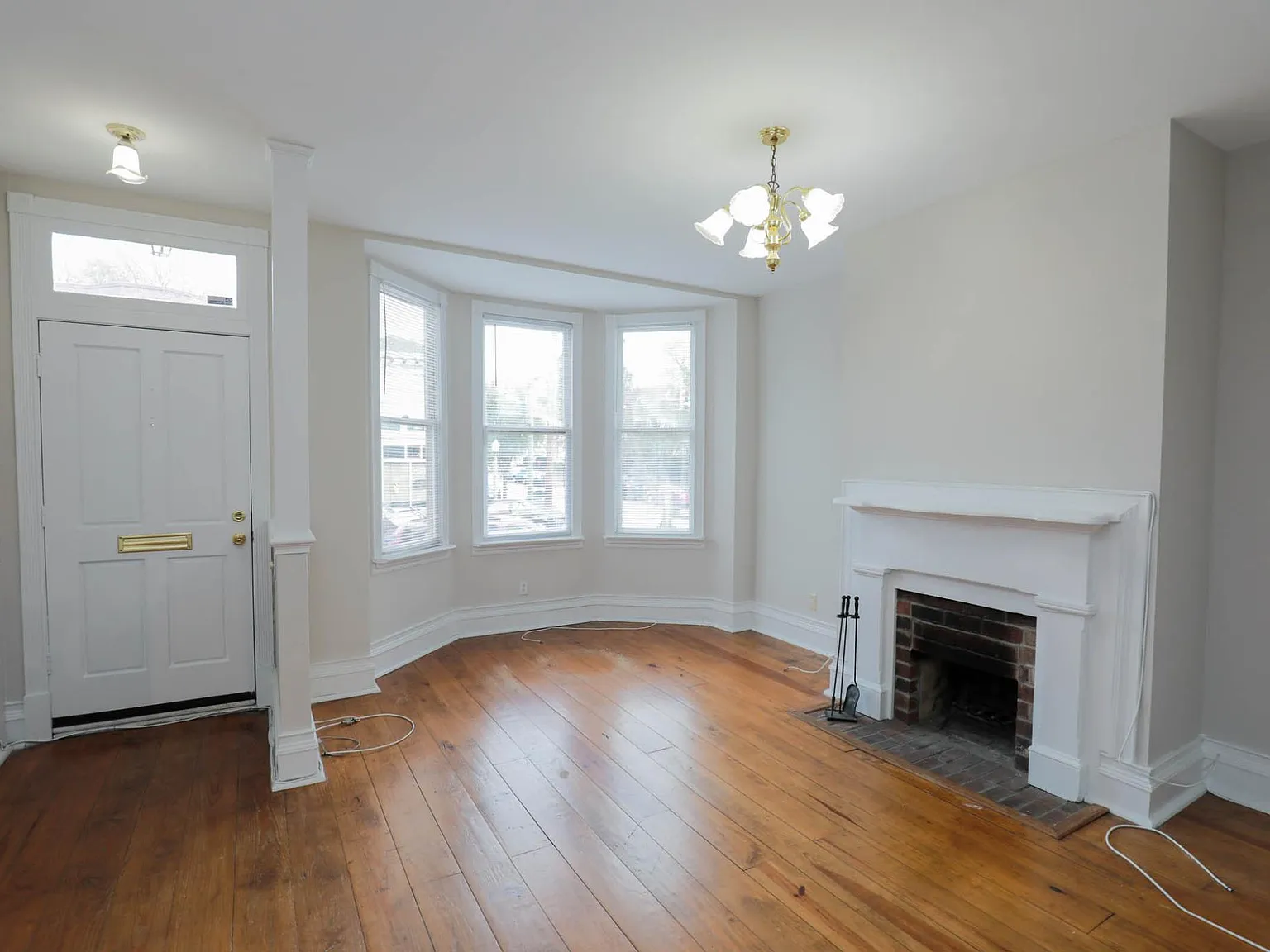 3 bed, 2044 sqft, $2,000 — Photo 3