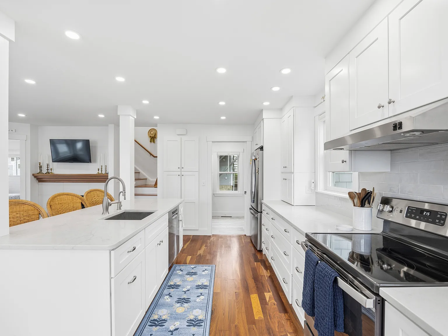 3 bed, 1608 sqft, $3,000 — Photo 3