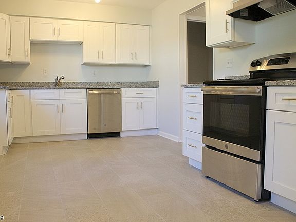 5th image of 31 Tudor Pl #F31