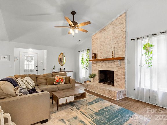 2nd image of 11425 Leadenhall Ln