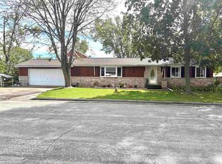 241 Butte Des Morts Dr, Menasha, WI 54952