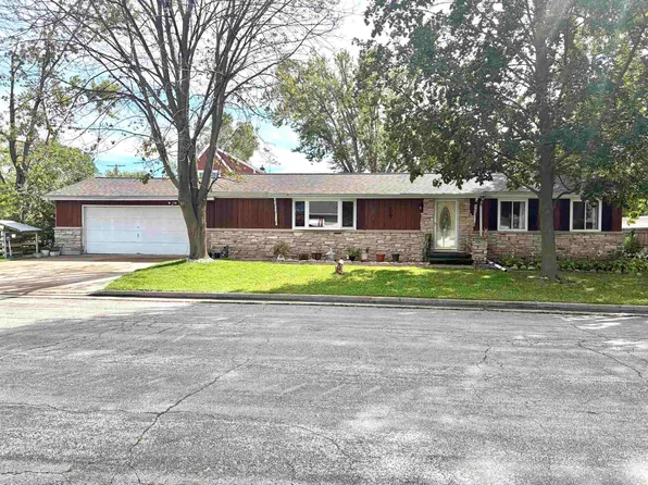 241 Butte Des Morts Dr, Menasha, WI 54952
