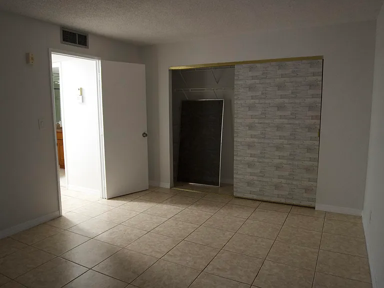 2840 NE 14th St #212-A — Photo 11