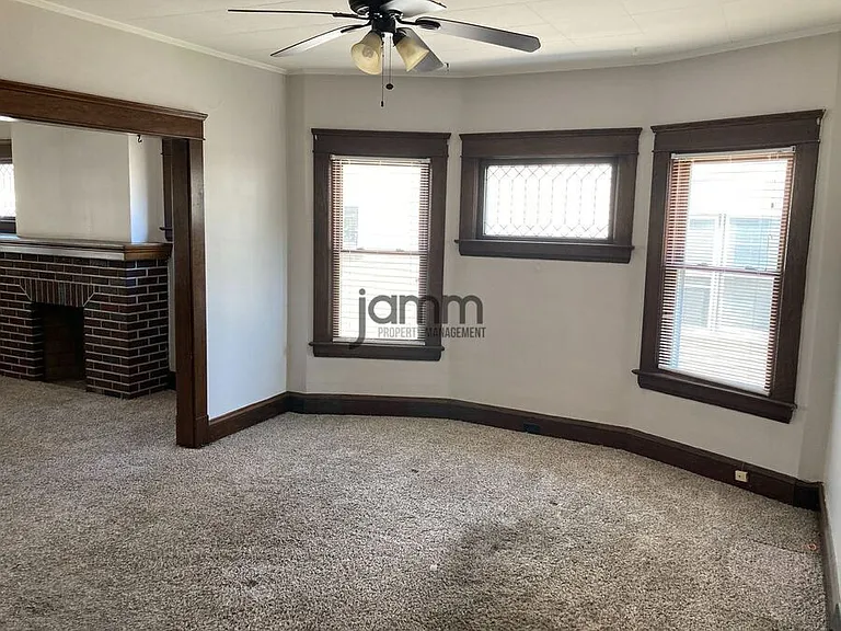 1285 W 105th St #1285 W 105TH ST LOWE — Photo 9