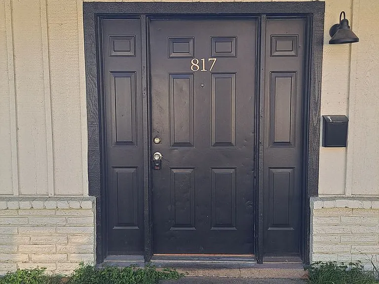 817 Bluebird Dr — Photo 2