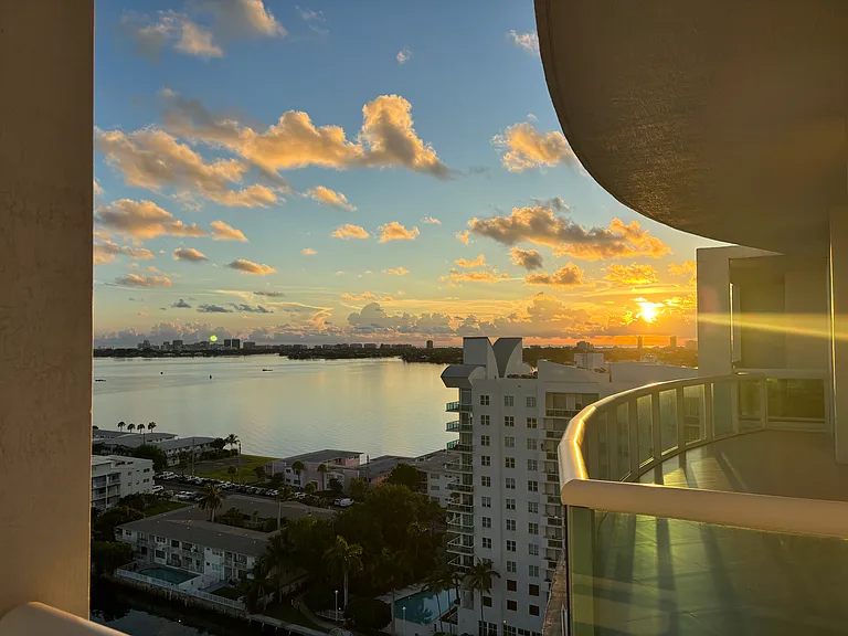 7900 Harbor Island Dr #Penthouse 14 — Photo 11