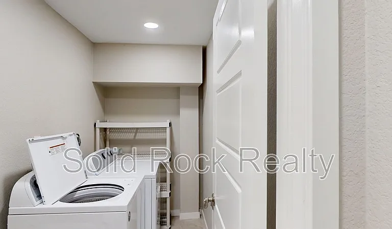 2331 Lexington Village Ln — Photo 16