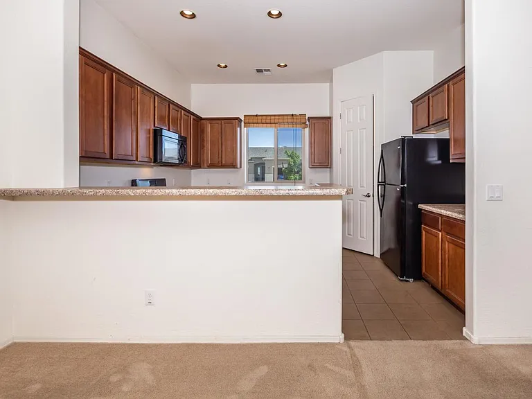 4511 N Dryden St — Photo 4