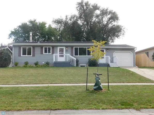 825 11th Ave W, West Fargo, ND 58078