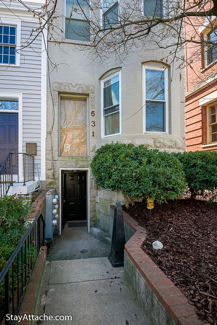 631 Constitution Avenue NE — Photo 2
