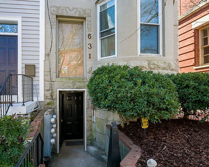 631 Constitution Ave NE — Photo 2