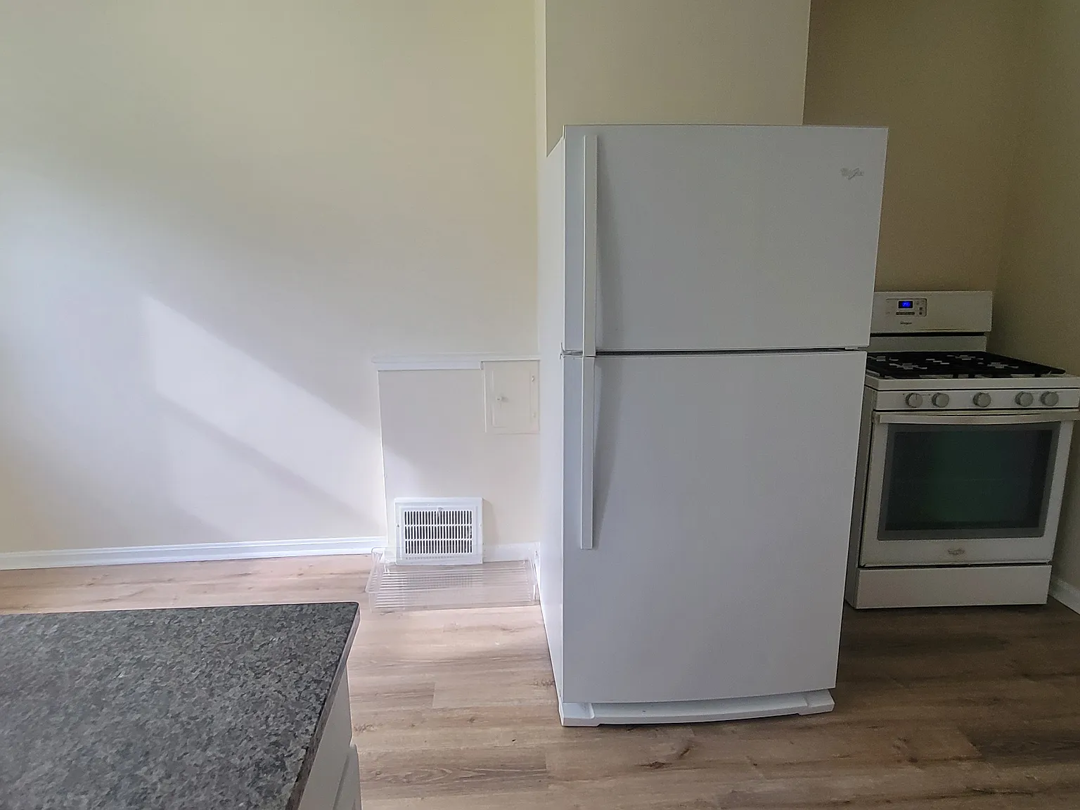 3 bed, 1127 sqft, $1,650 — Photo 4