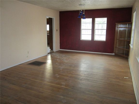 4th image of 1017 Birch St