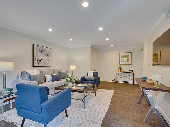 3rd image of 140 Lincoln Rd APT 218