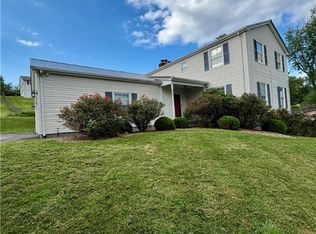 5200 Shelly Ln, Cross Lanes, WV 25313