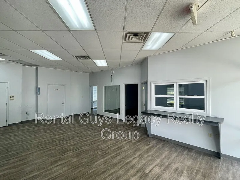 3 bed, 1800 sqft, $2,900 — Photo 4