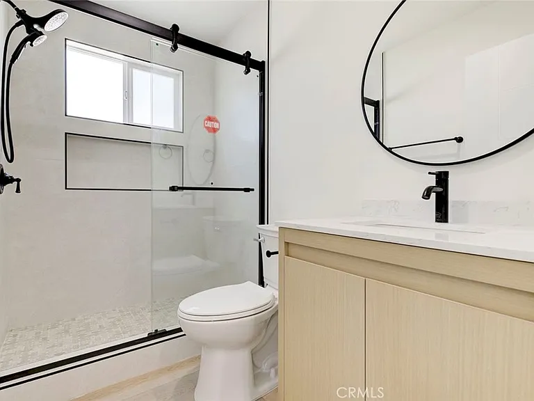 1070 Allen Ave #C — Photo 16