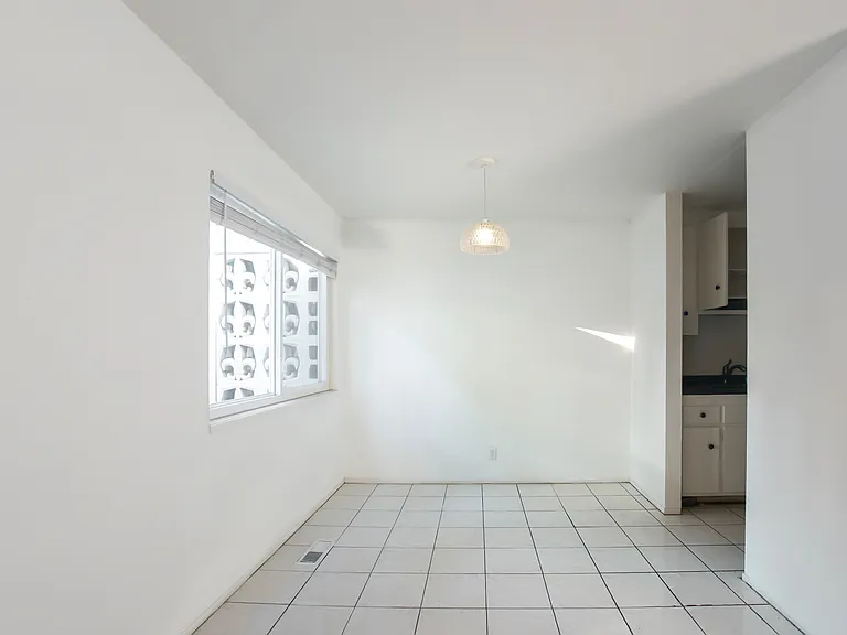 Curtner Villa Apartments — Photo 16