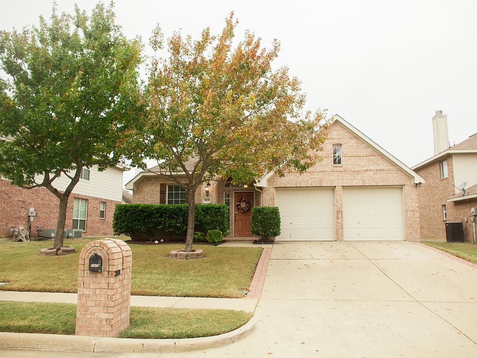 1st image of 2829 Blue Heron Dr