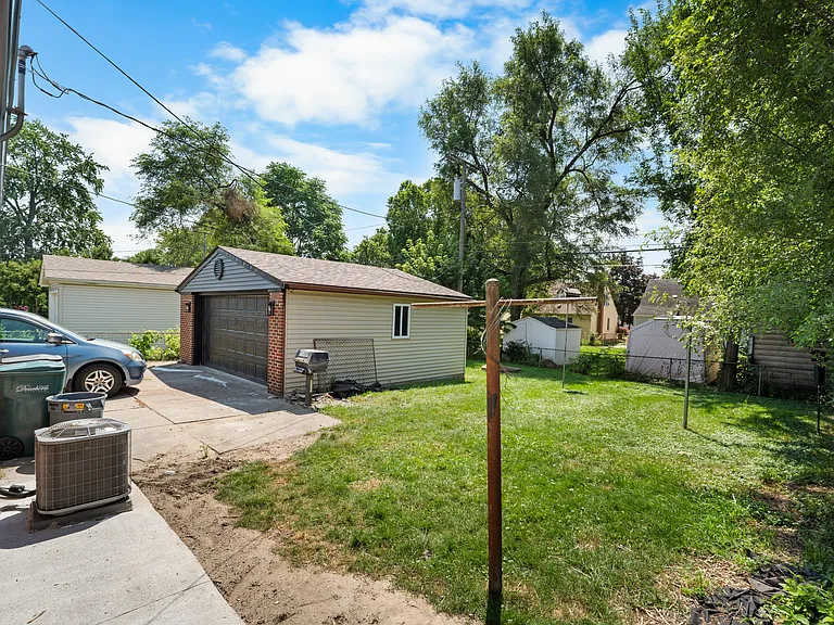 24411 Princeton St — Photo 23