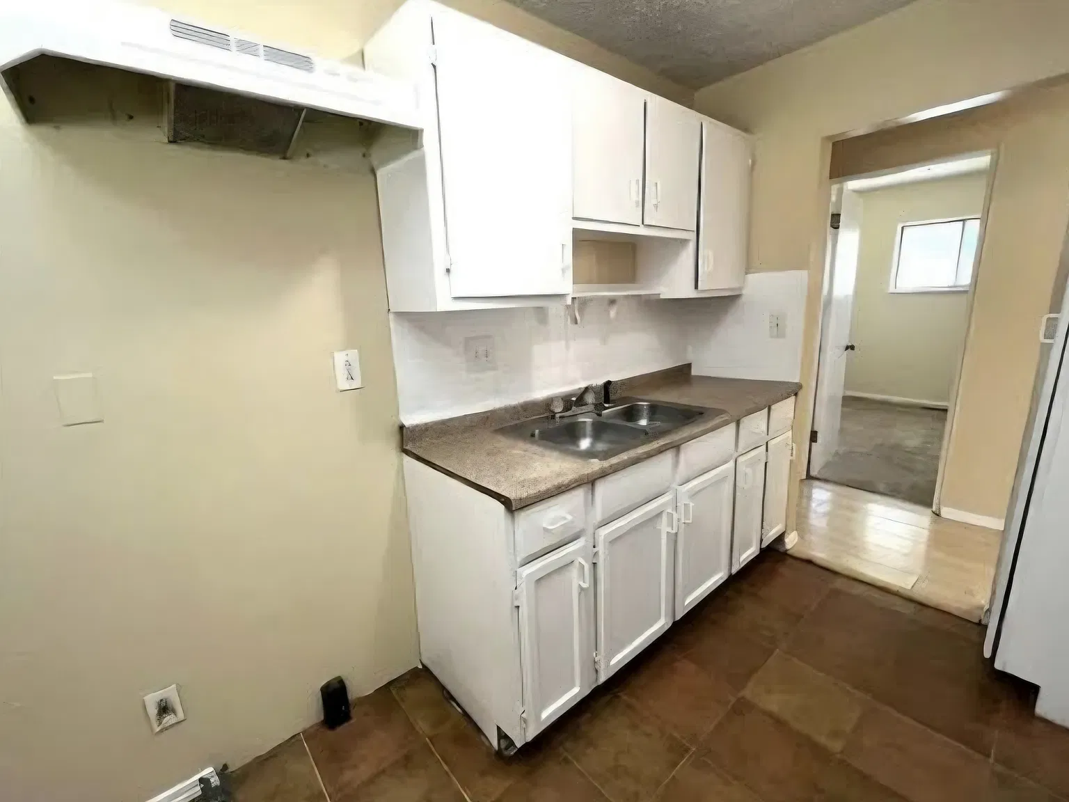 3 bed, 873 sqft, $995 — Photo 2