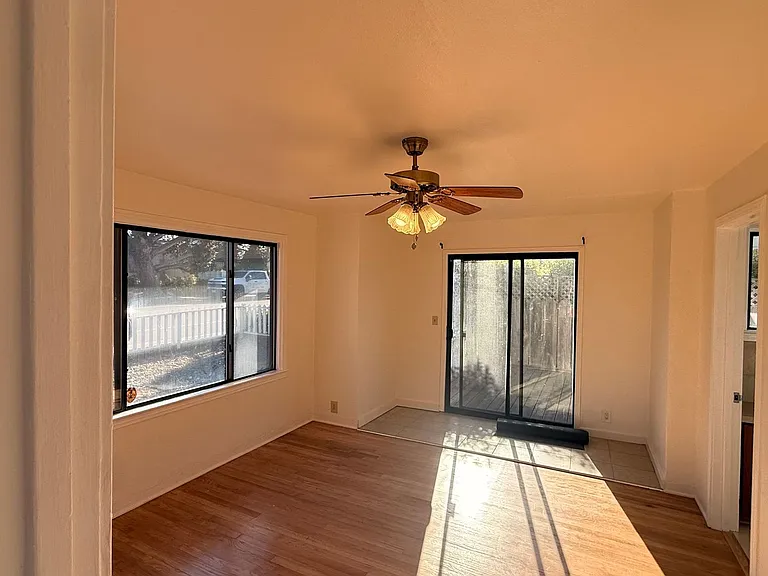 1462 Hilby Ave — Photo 6