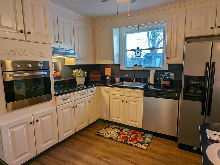 1570 Armistead Dr — Photo 10