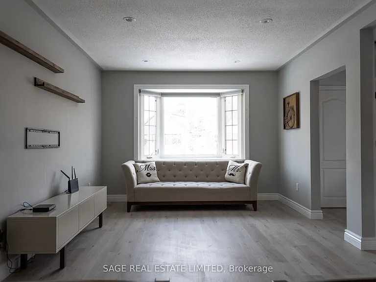 37 Tiago Ave #MAIN FLOOR — Photo 2