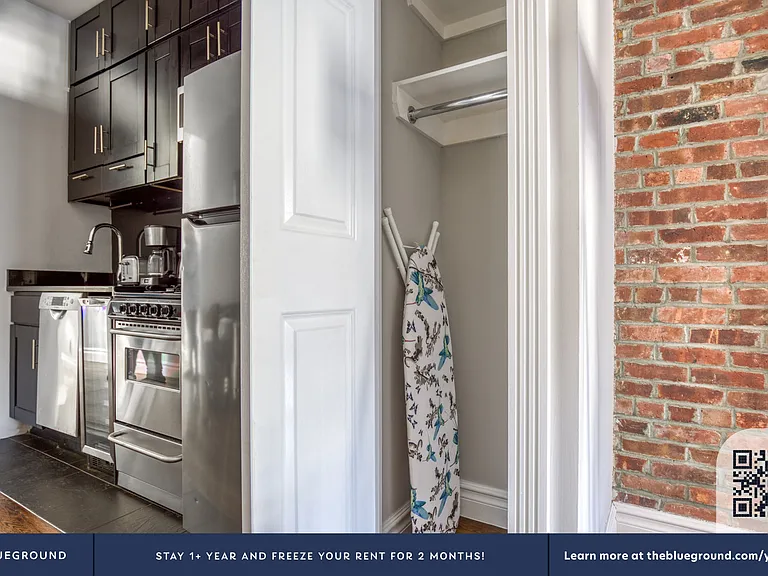 102 E 7th St #3 — Photo 17