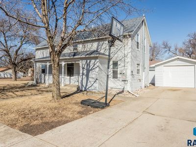 204 E 4th Ave, Lennox, SD, 57039
