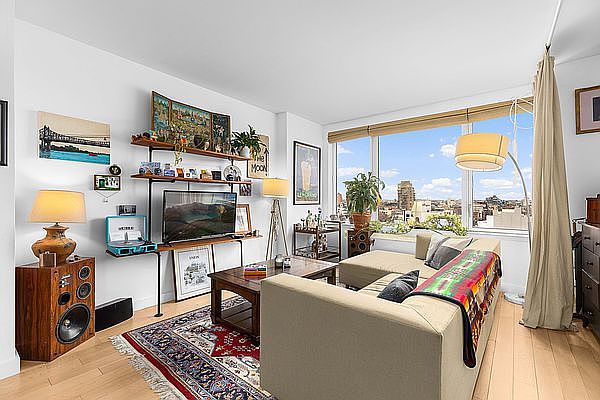 1st image of 22 N 6th St APT 12I