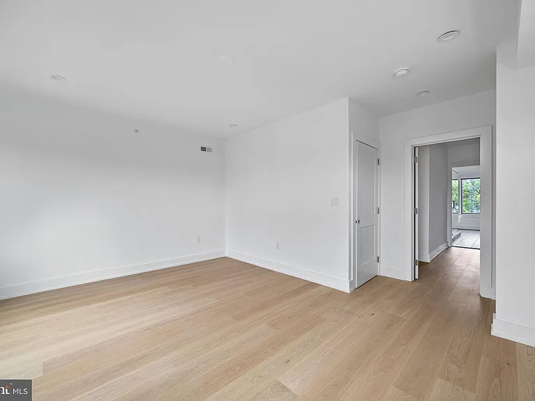 706 Latona St #F — Photo 15