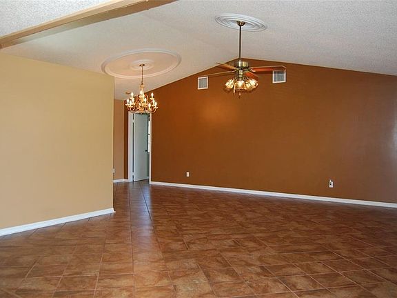4th image of 750 SE Hollahan Ave