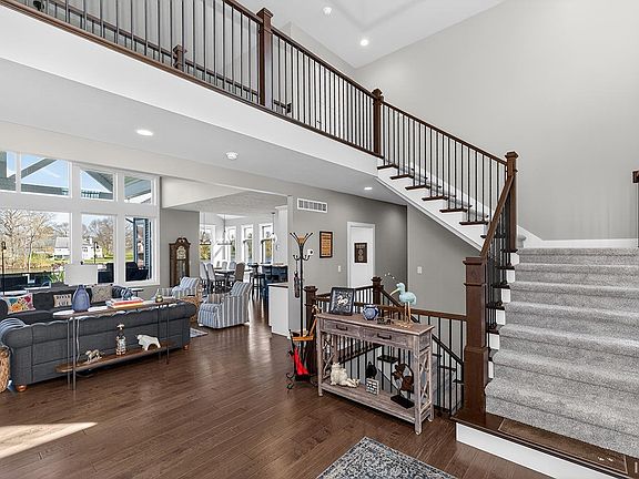 5th image of 414 River Pointe Dr