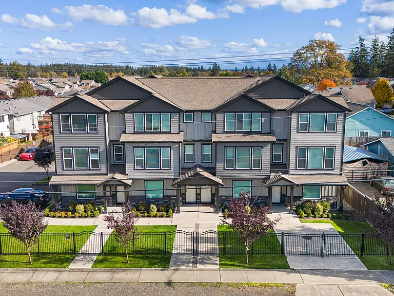 Rainier View Court Townhomes — Photo 40