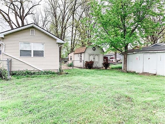3rd image of 5125 Mathews Ave