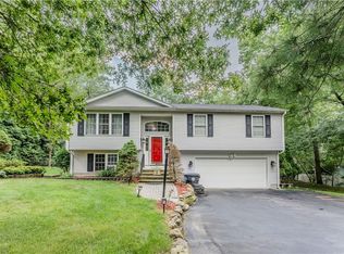 61 Lonsdale St, West Warwick, RI 02893