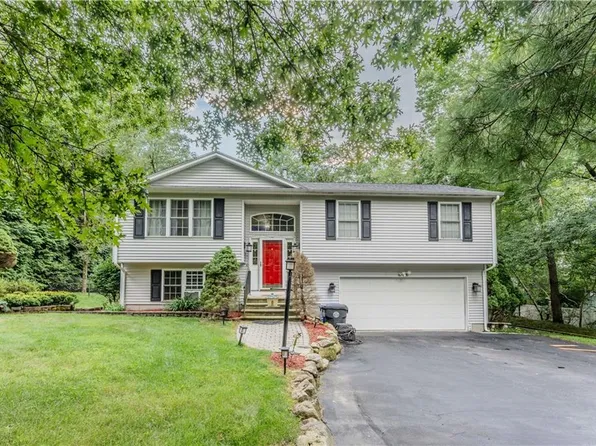61 Lonsdale St, West Warwick, RI 02893